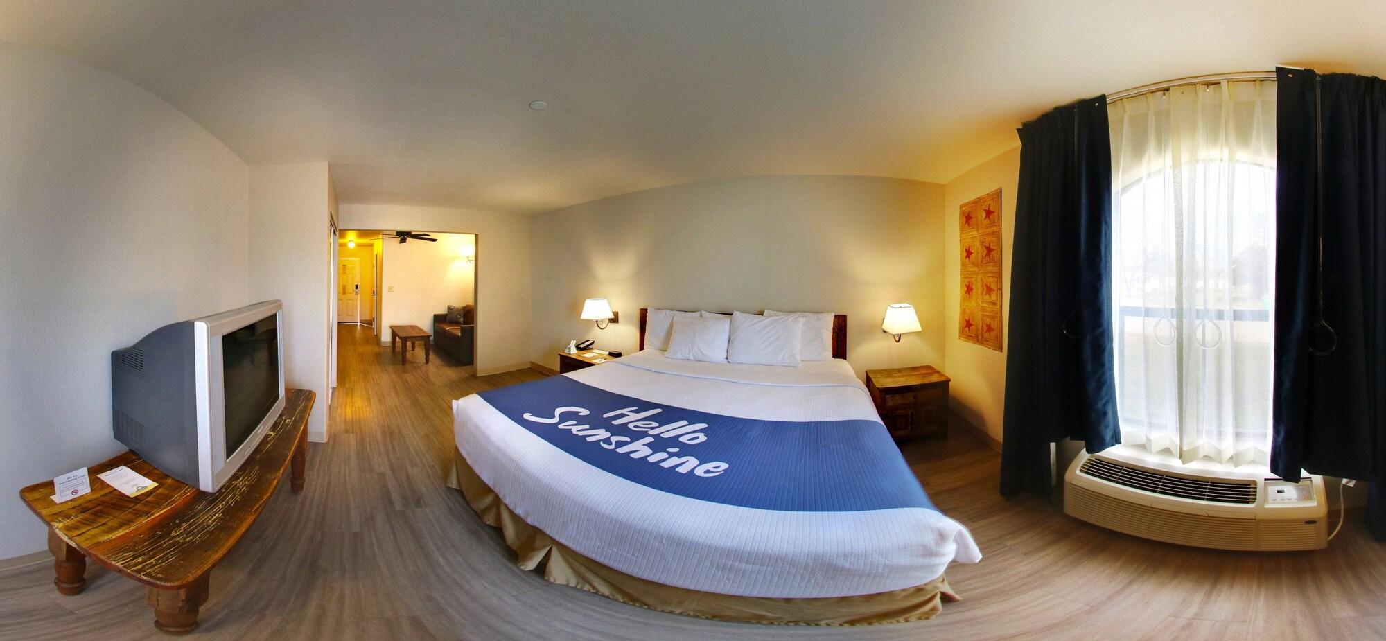 Days Inn & Suites By Wyndham Llano Eksteriør bilde