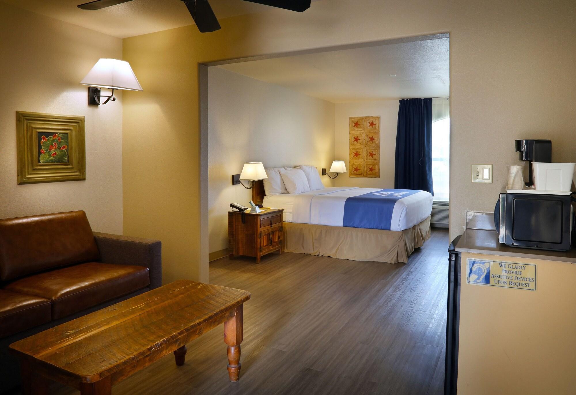 Days Inn & Suites By Wyndham Llano Eksteriør bilde